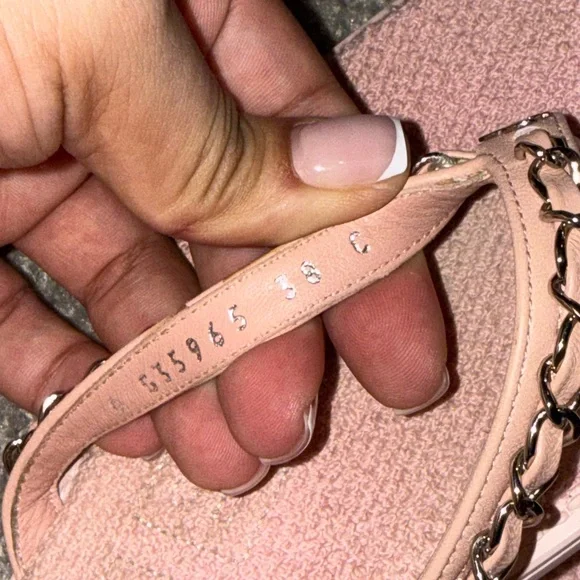 Chanel Light Pink Chain Women's Sandals - Picture 3 of 3